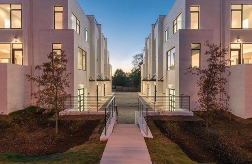 The Gulch House | 4 Connecting Condos - Sleeps 32 to 36 - Firepits - Garages - Rooftops decks - Great Views - Security