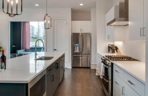 The Gulch House | 4 Connecting Condos - Sleeps 32 to 36 - Firepits - Garages - Rooftops decks - Great Views - Security