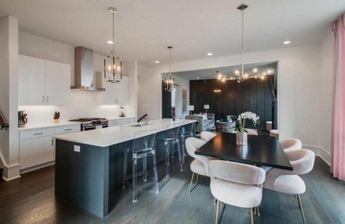 The Gulch House | 4 Connecting Condos - Sleeps 32 to 36 - Firepits - Garages - Rooftops decks - Great Views - Security