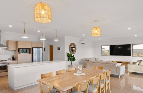 Exmouth House | 4 Corella Court - Pool and Jetty 12m max