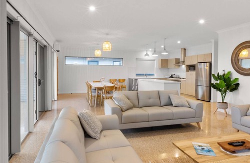 Exmouth House | 4 Corella Court - Pool and Jetty 12m max
