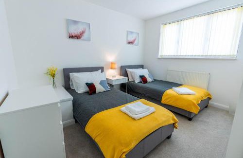 Aylesbury House | 4 en-suite bedroom house with free parking Aylesbury