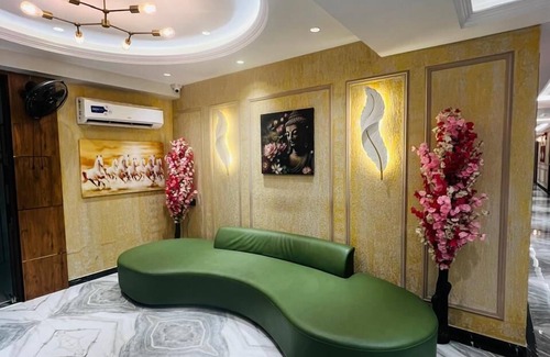 Surat Hotel | 4 Ever Hotel - Surat