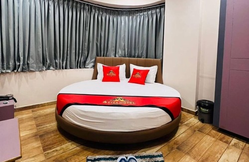 Surat Hotel | 4 Ever Hotel - Surat