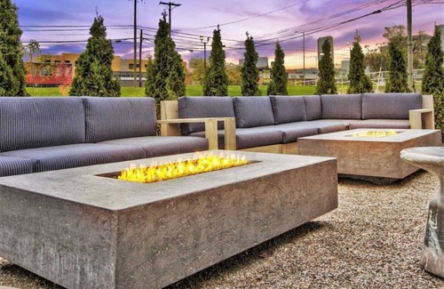 Lexington House | 4 Great Units fit for Families! FREE Parking and Pets Allowed, Near Legacy Trail