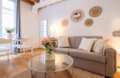 Quartier de la Place-Vendome Apartment | 4 Guests Flat Palais Royal 1