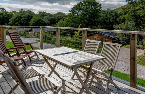 Looe Cottage | 4 HEDGEROWS, family friendly, with hot tub in Lanreath