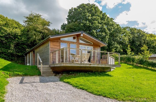Looe Cottage | 4 HEDGEROWS, family friendly, with hot tub in Lanreath