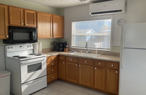 Fort Myers Beach House | 4 King, 2 Bath, Pool, Tiki Bar Home-1 Blk to Shops/Restaurants/Times Sq/Beach