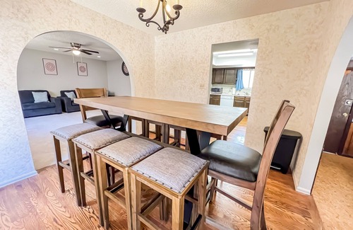Northeast Colorado Springs House | 4 King beds/6Bdrm & 3Ba/Your Ideal Family Getaway
