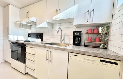 Saint-Sacrement Apartment | 4 Large Rooms City Centre