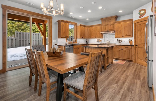 Cle Elum House | 4 Master Suites in PRIME location! Walk to Golf, the Spa, and Portals!