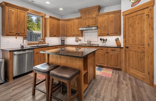 Cle Elum House | 4 Master Suites in PRIME location! Walk to Golf, the Spa, and Portals!