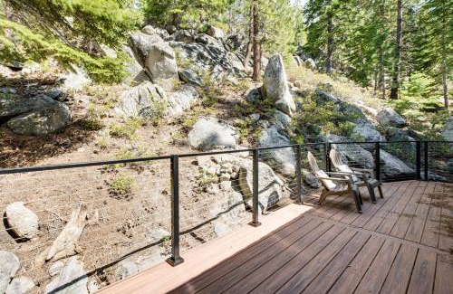 Upper Kingsbury House | 4 Mi to Beach Lake Tahoe Mountain Retreat!