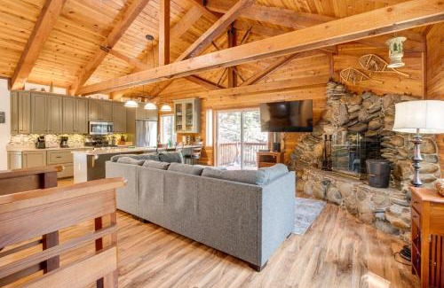 Upper Kingsbury House | 4 Mi to Beach Lake Tahoe Mountain Retreat!