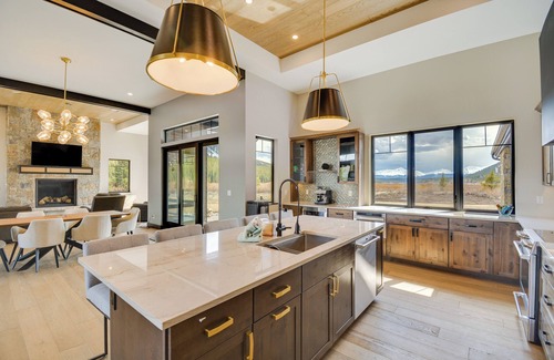 Leadville House | 4 Mi to Dtwn: Leadville Retreat w/Hot Tub!