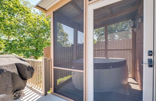 Millersburg Apartment | 4 Mi to German Village: Studio w/Hot Tub!