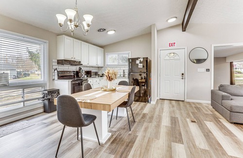 West Akron House | 4 Mi to Zoo & Dtwn Akron: Home w/Game Room!