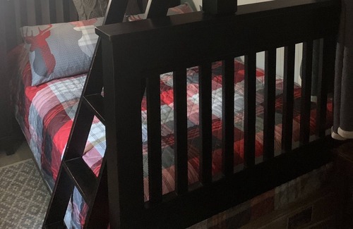 Burnt River Cottage | 4 Mile Lake Hideaway