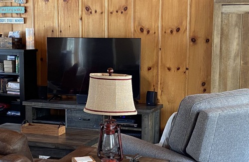 Burnt River Cottage | 4 Mile Lake Hideaway