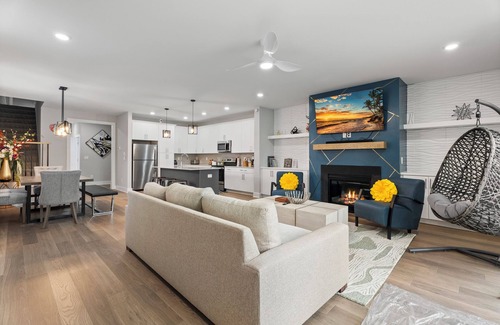 Raleigh House | 4 Min To North Hills, Walk to Shop, Dine, Home Gym