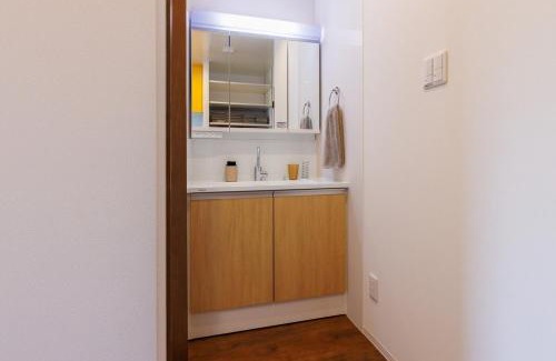 Hamagawa House | 4 minutes by car to American Village Free parking included Accommodates up to 16 people Spacious house tocoa