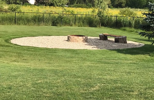 Pickett House | 4 minutes from EAA!