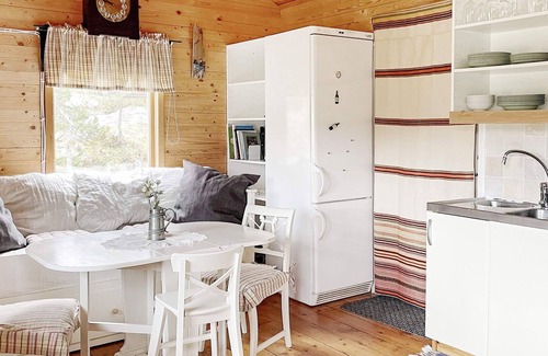 Graso House | 4 person holiday home in GRÄSÖ