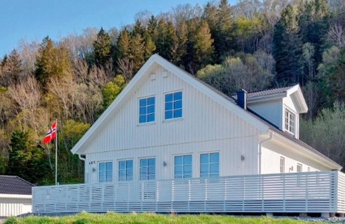 Haram House | 4 person holiday home in Brattvåg