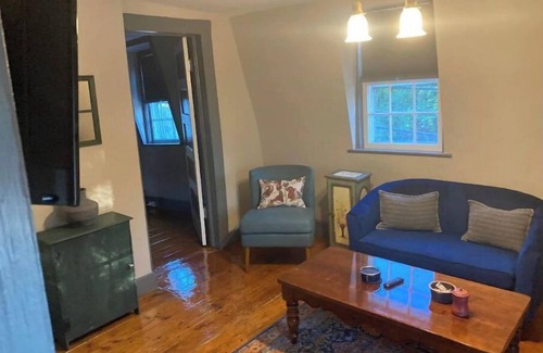 Balmville Apartment | #4 Quaint 1 bedroom apartment in Historic Building