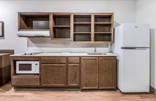 Bearss Plaza House | 4 Relaxing Units w/ Kitchenette, Free Parking! Near Tampa International Airport!