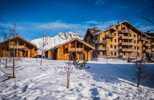 Saint-Etienne-en-Devoluy Apartment | 4 Rooms Chalet Sleeps 8, Pets Allowed, Parking, Superdévoluy