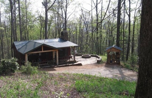 Saluda Cottage | 4 Season Cabin in the Woods with Private Lake Usage