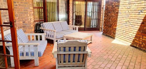 Margate Apartment | 4 Shore - 99 Ramsgate - 6 Sleeper - Close to the Beach!