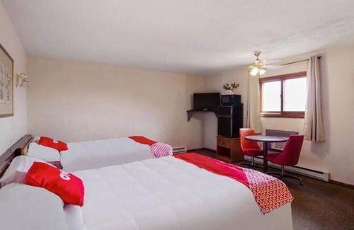 Cheyenne Wells House | 4 Sleek Units! Near Eastern Colorado Historical Society Jail Museum