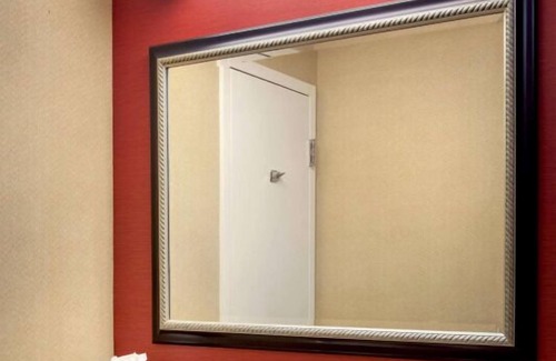 Woburn House | 4 Spacious Units! FREE Parking, Pets Allowed, Close to Burlington Mall!