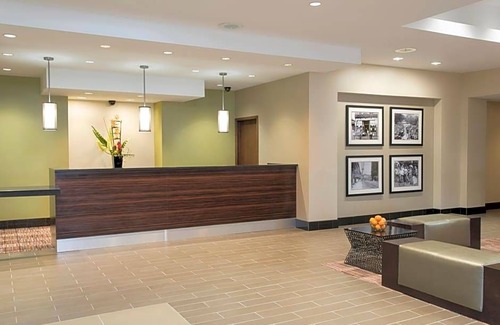 East Paris Hotel | 4-Star Hotel ∙ DoubleTree by Hilton Hotel Grand Rapids Airport