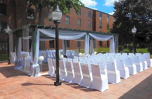 East Paris Hotel | 4-Star Hotel ∙ DoubleTree by Hilton Hotel Grand Rapids Airport