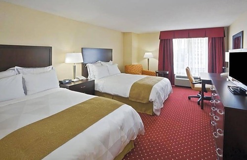 Downtown Hotel | 4-Star Hotel ∙ Radisson Hotel Lansing at the Capitol
