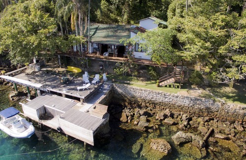 Ilha Grande House | 4 suites on the seafront in paradise