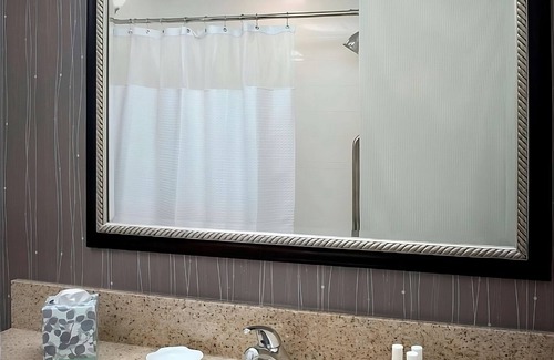 Tinton Falls Hotel | 4 Units Close to Newark Liberty Airport! Pet Friendly, Heated Pool & Starbucks!