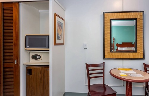 Ala Moana House | 4 x Studio Two Doubles with Kitchenette Room at Pagoda Hotel