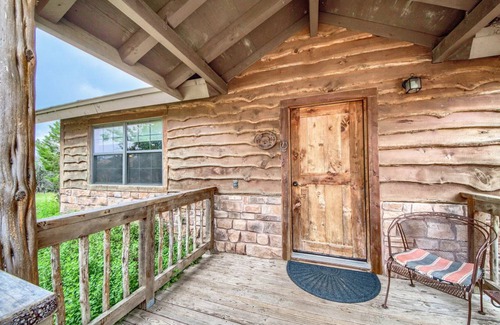 Fredericksburg Cabin | 40 m² Cabin ∙ 1 bedroom ∙ 2 guests