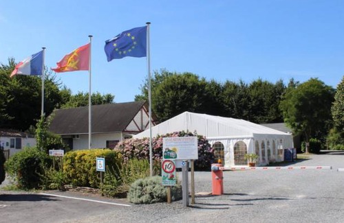 Balleroy RV Rental | 40 m² Mobile home ∙ 8 guests