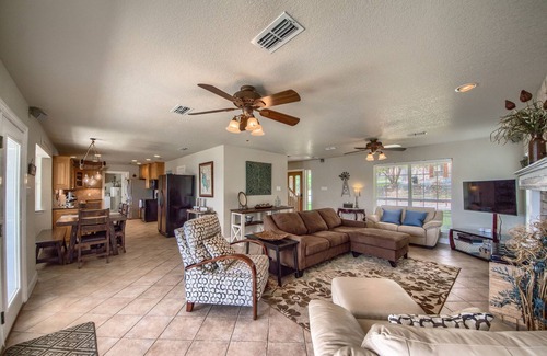 Canyon Lake House | 400 feet of private lake front, home and cottage on 3.4 acres, sleeps 16!