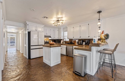 Warr Acres House | 4000 sqft Lakefront View | Hot tub + Patio #NH