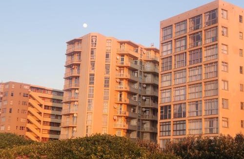 Amanzimtoti Apartment | 403 Dromedaris On the Beach