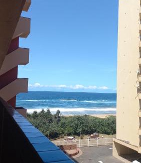 Amanzimtoti Apartment | 403 Dromedaris On the Beach