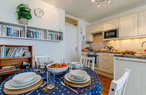 St Ives Apartment | 41 Carrack Widden - One Bedroom Apartment, Sleeps 4