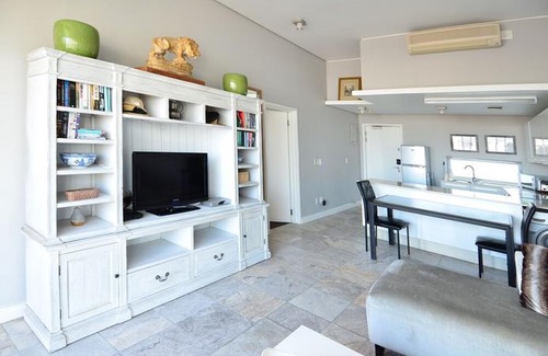 Victoria and Alfred Waterfront Apartment | 410 Harbour Bridge